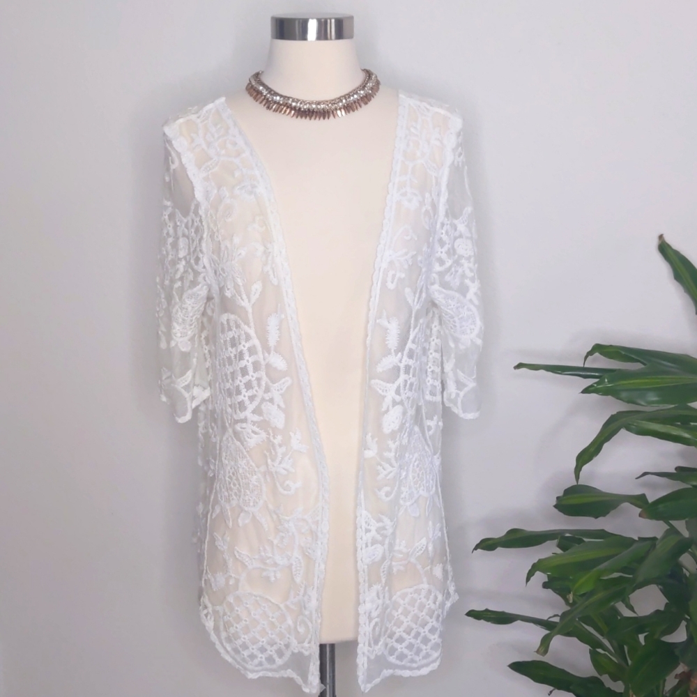 Zenana outfitters Women's Lace Sheer Cover Top White Size Small Medium